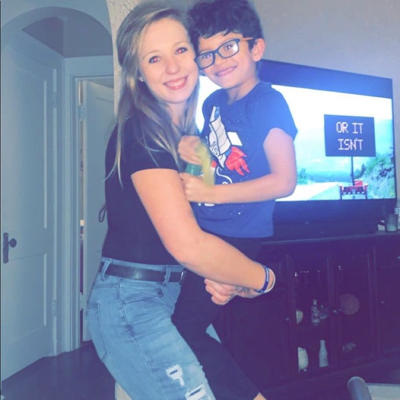 Meet your Posher, Olivia - Picture 1 of 1